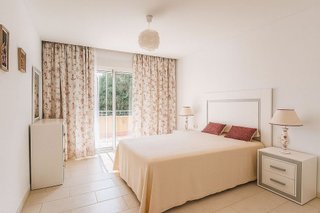 Piso en venta en Los Arqueros-Puerto del Almendro en Benahavís