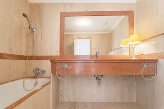 Piso en venta en Los Arqueros-Puerto del Almendro en Benahavís
