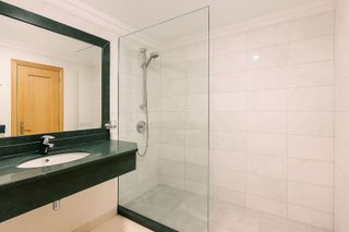 Piso en venta en Los Arqueros-Puerto del Almendro en Benahavís