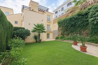 Piso en venta en Los Arqueros-Puerto del Almendro en Benahavís