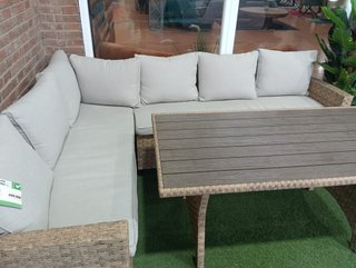 Sofá rinconera y mesa ratán beige/marrón oferta