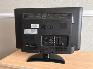 Monitor/TV LG 22” con mando original y cables