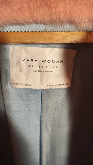 Abrigo rosa pelo elegante. Zara