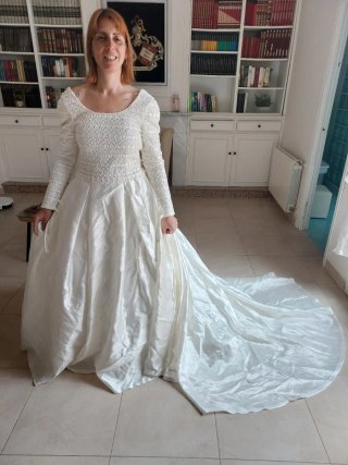 Vestido de novia vintage con cola larga