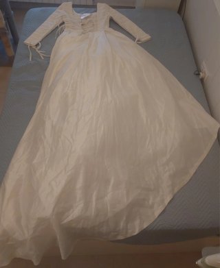 Vestido de novia vintage con cola larga