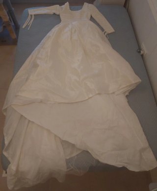 Vestido de novia vintage con cola larga