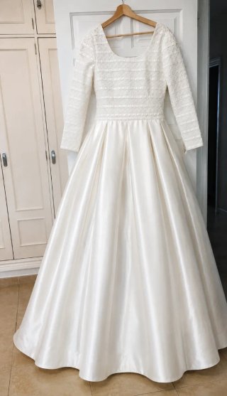 Vestido de novia vintage con cola larga