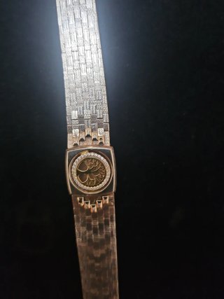 pulsera 18kilates; también compro a 70€ el gramo.
