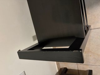 Banco zapatero marrón con estantes