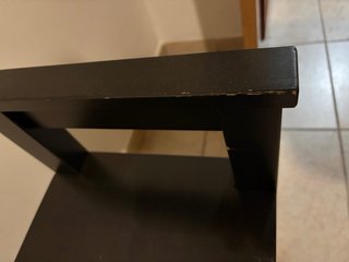 Banco zapatero marrón con estantes