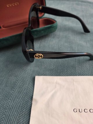 Gafas de sol Gucci mujer negras y doradas