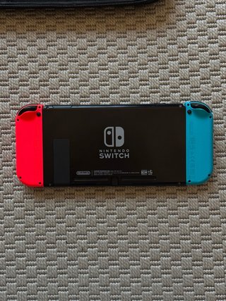 Nintendo Switch + Luigi’s Mansion 3 + accesorios