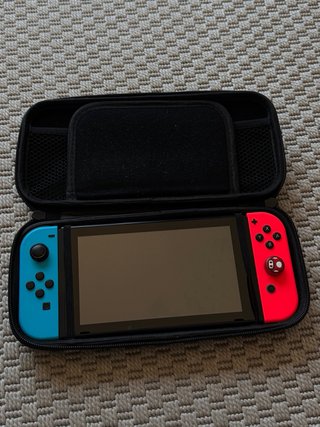 Nintendo Switch + Luigi’s Mansion 3 + accesorios