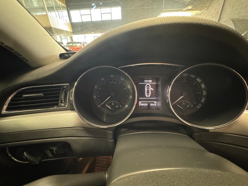 Škoda Superb 1.8 TSI Exclusive 2013, foto 7