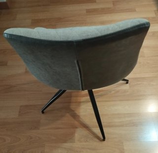 Silla giratoria tapizada gris y negra
