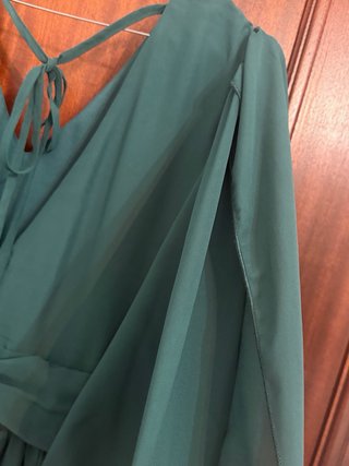 Vestido verde com mangas compridas