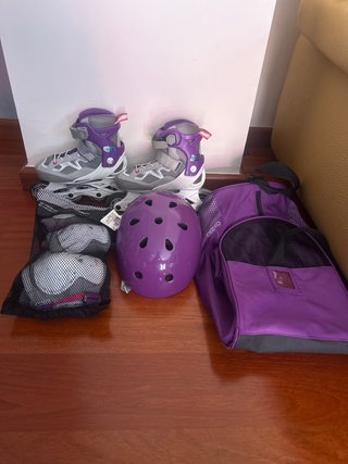 Patines en línea grises y morados
