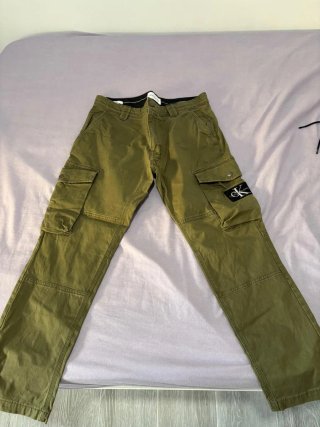Ropa y zapatillas seminueva