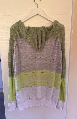 Chaqueta verde veraniega con capucha.
