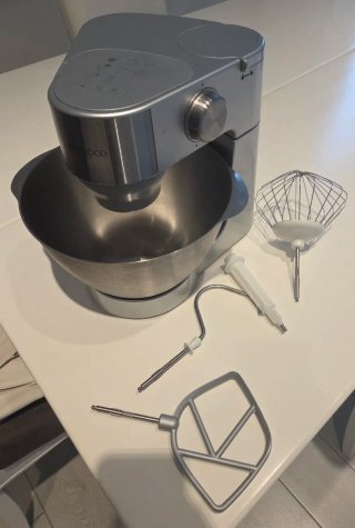 Impastatrice Kenwood. Poco usata, come nuova.
