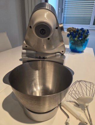 Impastatrice Kenwood. Poco usata, come nuova.