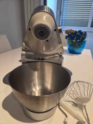 Impastatrice Kenwood. Poco usata, come nuova.