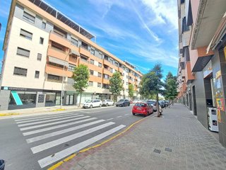 Local comercial en alquiler en Montequinto en Dos Hermanas