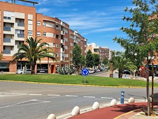 Local comercial en alquiler en Montequinto en Dos Hermanas