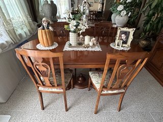 Mesa de comedor de madera