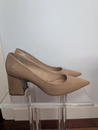 Zapatos de salón Zara beige. 37