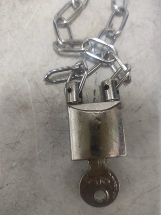 Candado con cadena de 1,6m