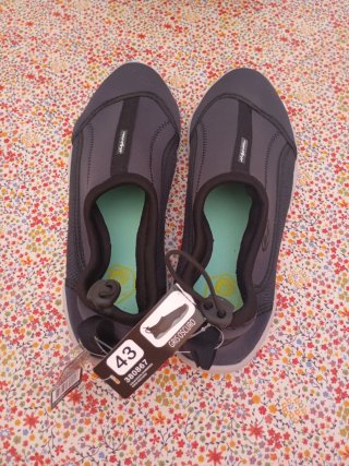 Escarpines grises talla 43