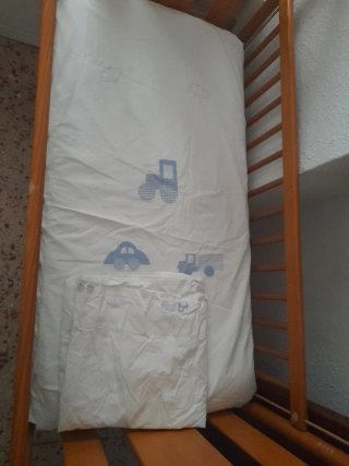 Cuna de madera para bebé