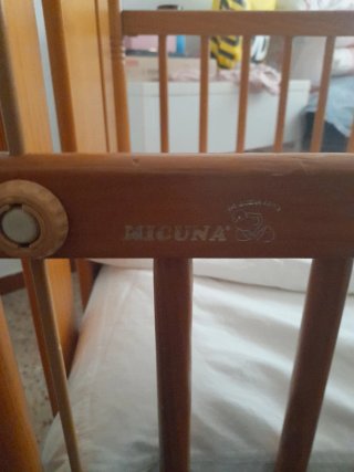 Cuna de madera para bebé