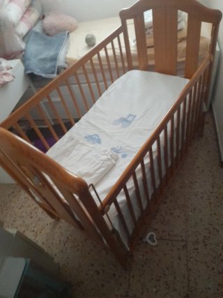 Cuna de madera para bebé