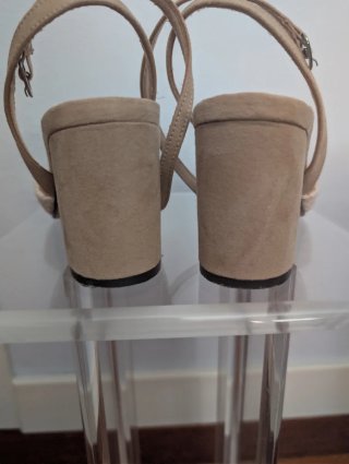 Zapatos ante (tacón y puntera) con pulsera al tobi