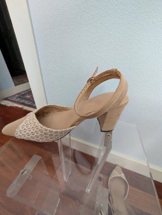 Zapatos ante (tacón y puntera) con pulsera al tobi