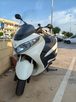 Suzuki burgman 200