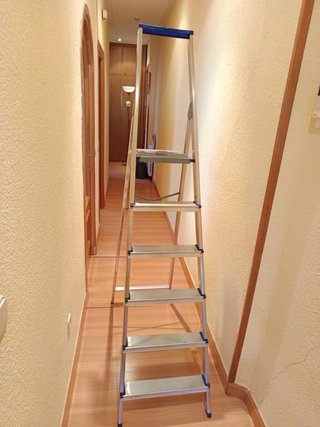 Escalera plegable de aluminio
