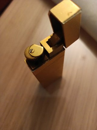 Accendino Cartier placcato in oro