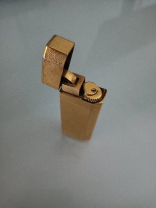 Accendino Cartier placcato in oro