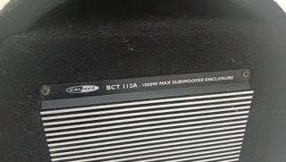 Caliber BCT112A Subwoofer com amplificador 1000 W
