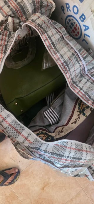 Ropa y calzado variado