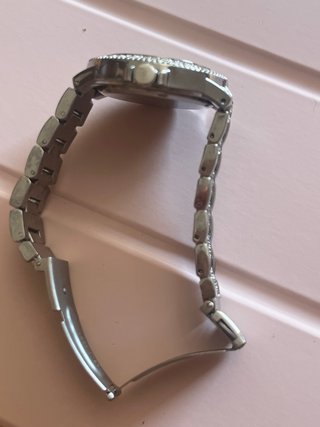 RELOJ GUESS PLATEADO
