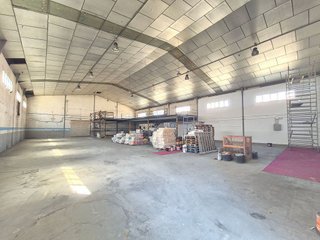 Nave industrial en venta en Montequinto en Dos Hermanas