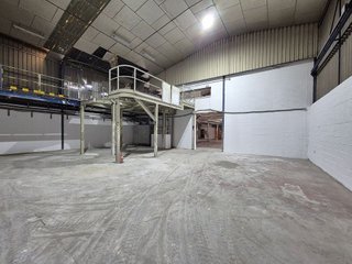 Nave industrial en venta en Montequinto en Dos Hermanas