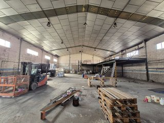 Nave industrial en venta en Montequinto en Dos Hermanas