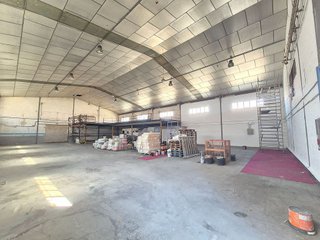 Nave industrial en venta en Montequinto en Dos Hermanas