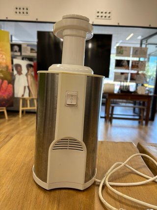 Licuadora Taurus Liquajuice prensado frío