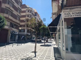 Local comercial en alquiler en Avda de Madrid - Pº de la Estación en Jaén